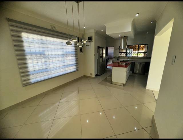 3 BEDROOM FREEHOLD TO LET IN LINDHAVEN